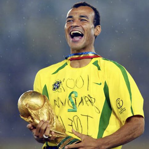 choquei's tweet photo. 🚨CURIOSIDADE: Com a eliminação da Alemanha na Copa do Mundo, o Brasil se consagra como ÚNICO pentacampeão do mundo até, no mínimo, 2026. https://t.co/AULn9VZX0l
