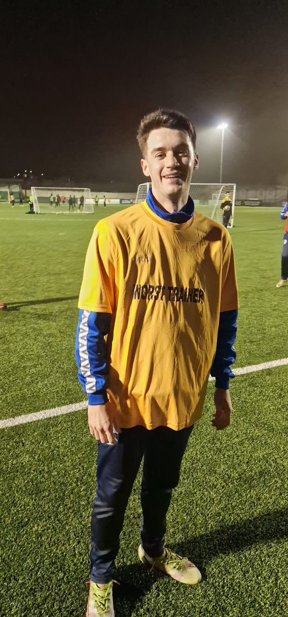 E_K_FC's tweet photo. The lads were in great spirits at training this evening.
#worsttrainer https://t.co/lynIxmt0Ud
