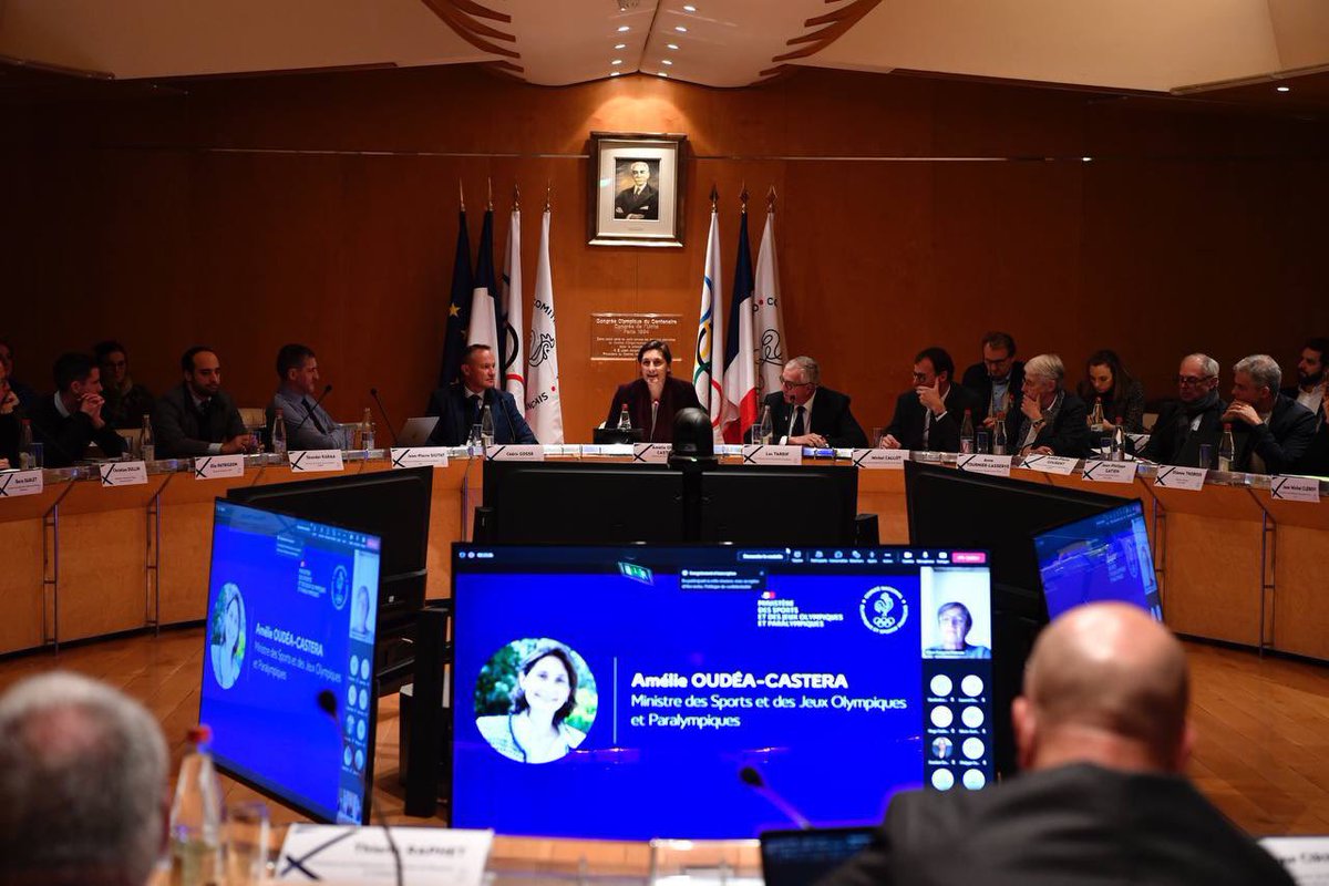 AOC1978's tweet photo. Ensemble, offrons les meilleures conditions à nos athlètes pour performer lors des #JOP2024 ! C'est mon message aux présidents des fédérations olympiques. À presque 600 jours des Jeux, saisissons➕que jamais la responsabilité immense &amp; magnifique que nous avons de les réussir 💪 https://t.co/E9qYJhaYtQ