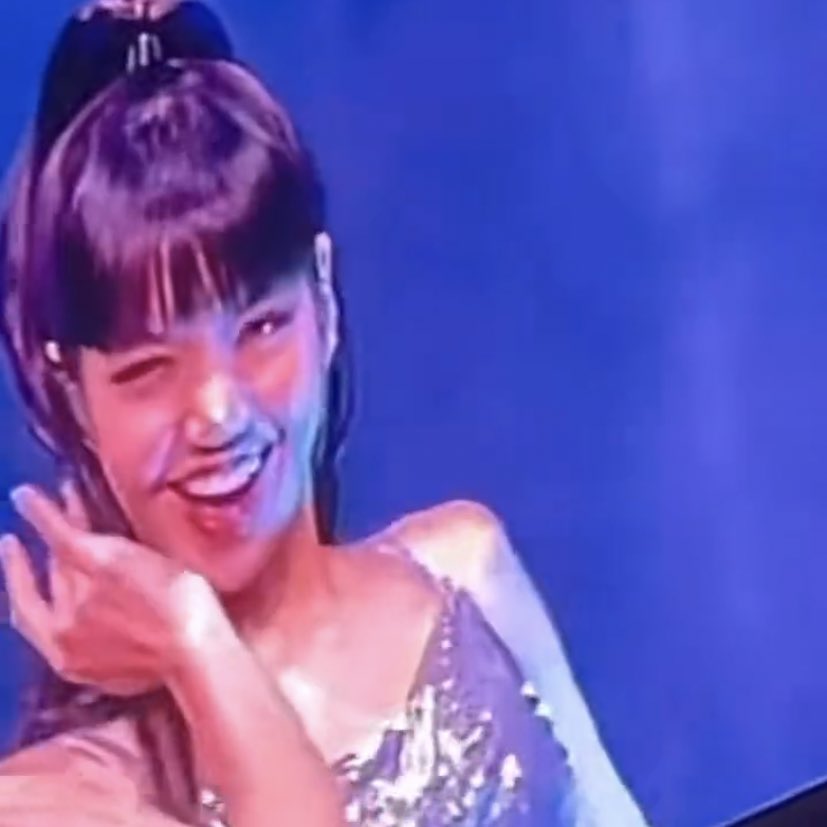 LOOK AT HER SMILE 
#LISA