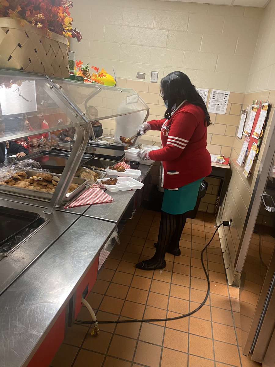 DrKelly11's tweet photo. The proud principal @DrCharCovington of @stonemountainES was caught serving lunch to students today. #studentsfirsts #notjustofficework @DCSDRegion4 @DeKalbSchools @DrNormanCSauce3 https://t.co/N0XOrdogsl
