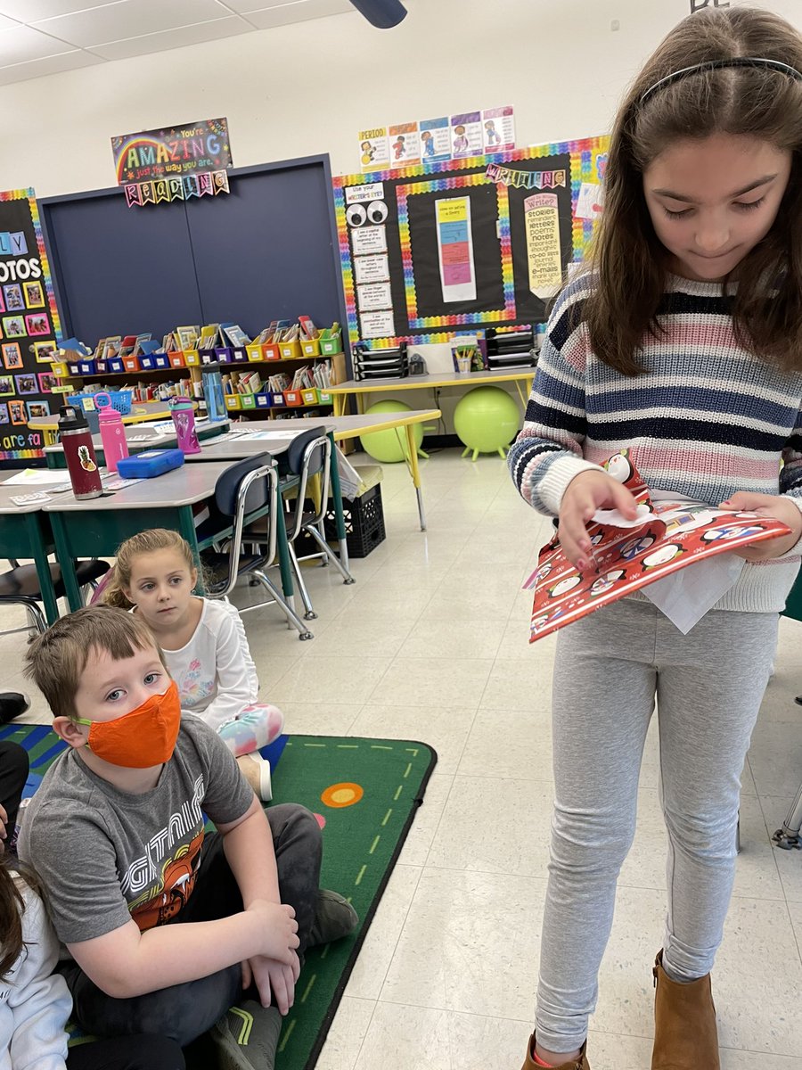 One of my favorite classroom traditions … holiday book countdown to Winter Break! 📚🎁 #JTPS #firstgradeROCKS