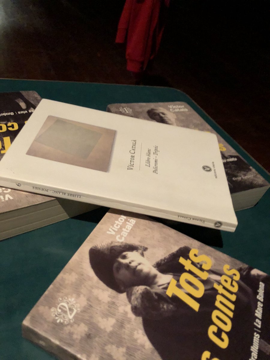 amoraescena's tweet photo. #Contrallums, de @QARSTEATRE al @TeatreMicalet: escoltar la Víctor Català/Caterina Albert. Un plaer. #aneuhi #totselscontes https://t.co/4doL2qSk5W