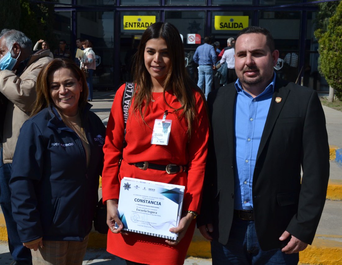 DMSPDGO's tweet photo. Más de 150 instituciones educativas fueron capacitadas en el programa "Escuela Segura", iniciativa de la @DMSPDGO brindándoles las medidas preventivas que permiten disminuir la vulnerabilidad de ser víctimas de algún delito.
#CasaSegura #ContigoDurango https://t.co/zDir8Uyc5X