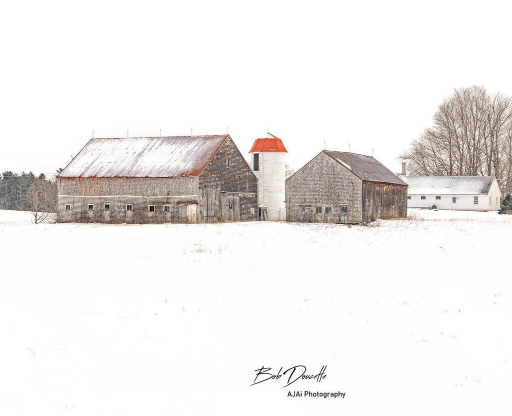 AJAPhotography2's tweet photo. A Buxton, Maine farm image from last year. All the colorful foliage is gone. Waiting for show cover and a cloudy day for shots like this one,
@shutterbugs4charity #downeastmagazine#snow#igersmaine #maine_igers#igersnewengland#themainemag#maine_igers#uspixels#visitmaine#raw_c… https://t.co/GyRYW1Fjfd