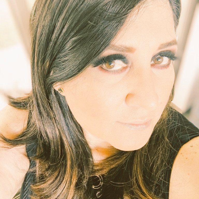 SoyLauraRivas's tweet photo. Une Tú Amor a quien te ayude a crecer, que saque lo mejor de tí... Nadie que te tenga que esconder te dejará brillar, las  problema, no cambian... Y a los problemas nadie los quiere. Me gusta que siempre me hablen de frente. #TAMJ
✈️💙🍀🙂 https://t.co/VbyJgSBVki