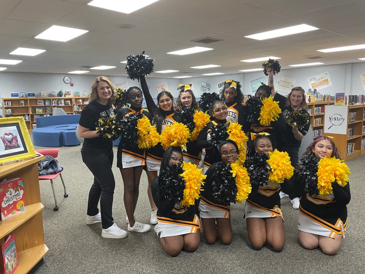 #flhornets are rolling right into basketball season look at this <a href="/Hornets_Cheer/">FLMS Cheer</a> team! 🖤💛🖤
