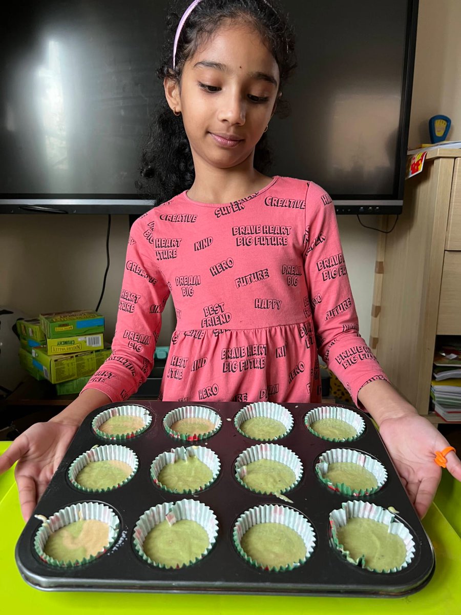 UJannavarapu's tweet photo. Ho Ho Ho !!!  Marry Christmas 🎄🎄🎄.
Welcome Santa, have my cupcakes 🧁🧁🧁
Karthika from 3CM baked few healthy and delicious cupcakes for the "MasterChef competition"
@Mr_Chadda @winston_way @MissMittee #WWAMasterchef https://t.co/NpSQfIsmwE