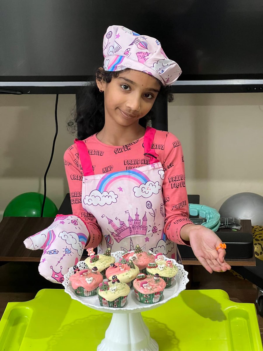UJannavarapu's tweet photo. Ho Ho Ho !!!  Marry Christmas 🎄🎄🎄.
Welcome Santa, have my cupcakes 🧁🧁🧁
Karthika from 3CM baked few healthy and delicious cupcakes for the "MasterChef competition"
@Mr_Chadda @winston_way @MissMittee #WWAMasterchef https://t.co/NpSQfIsmwE