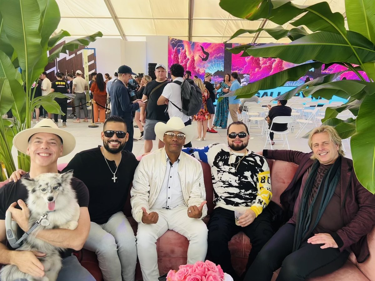 flyairltd's tweet photo. Fly Crew, about to see the #CryptoDJ @GianniBlu perform at #ScopeMiami ! @dougscrib @BrianSantoshi https://t.co/T5OVWgepcd