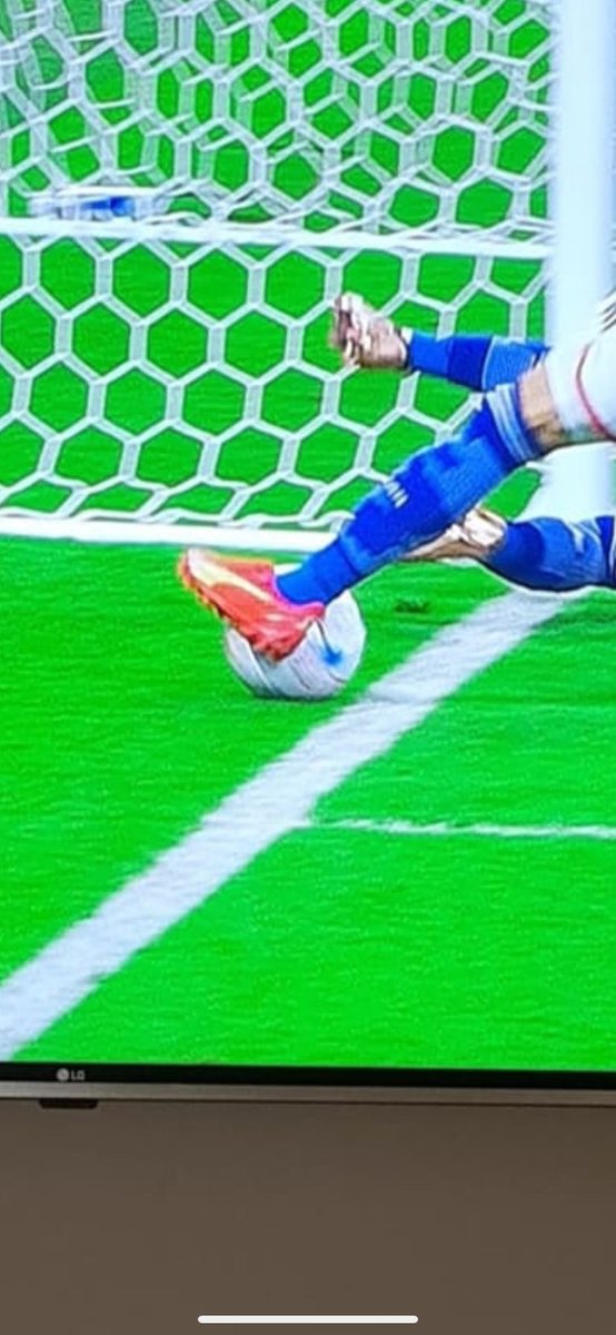 piedad358's tweet photo. El robo del mundial a 🇪🇸 España no es gol de japon🧐😳🙄🤬🤬🤬
#nogol https://t.co/fLO1k9se8q