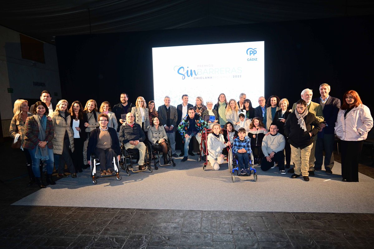 ppcadiz's tweet photo. Hoy hemos celebrado la II edición de los Premios 'Sin Barreras'. Enhorabuena a los galardonados. Estaremos aquí el 3 de diciembre #diainternacionaldeladiscapacidad y siempre. Gracias a los compañeros de partido por volcarse con el Foro 'Sin Barreras'. https://t.co/Lwhzk2nWeo
