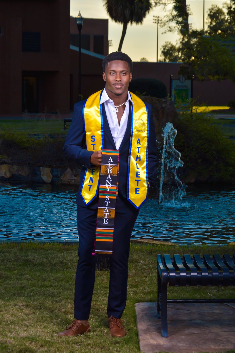 B9Rawlings's tweet photo. Hard times prepare you 4 the next journey in life. 9 days away from receiving my Accounting degree https://t.co/DuuDjKEi4N
