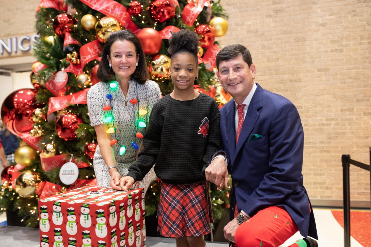 events_SRC's tweet photo. Friends and supporters of our organization came together at the Dallas and Frisco campuses to help us spruce up our trees located in our lobbies, hallways and clinics. 🎄 Happy holidays from all of us at Scottish Rite! ✨ https://t.co/CoMW2f1PJS
