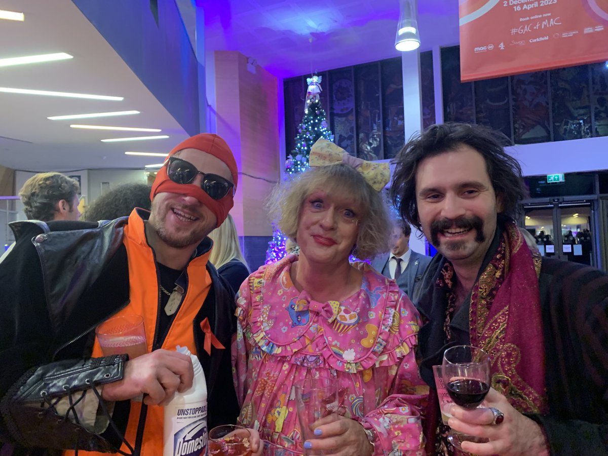 neil_crombie's tweet photo. At the private view at @mac_birmingham for the new #graysonsartclub exhibition. Special episode tomorrow night at 8pm on @Channel4  @fokawolf @tatvision https://t.co/IBRWBGGCdH
