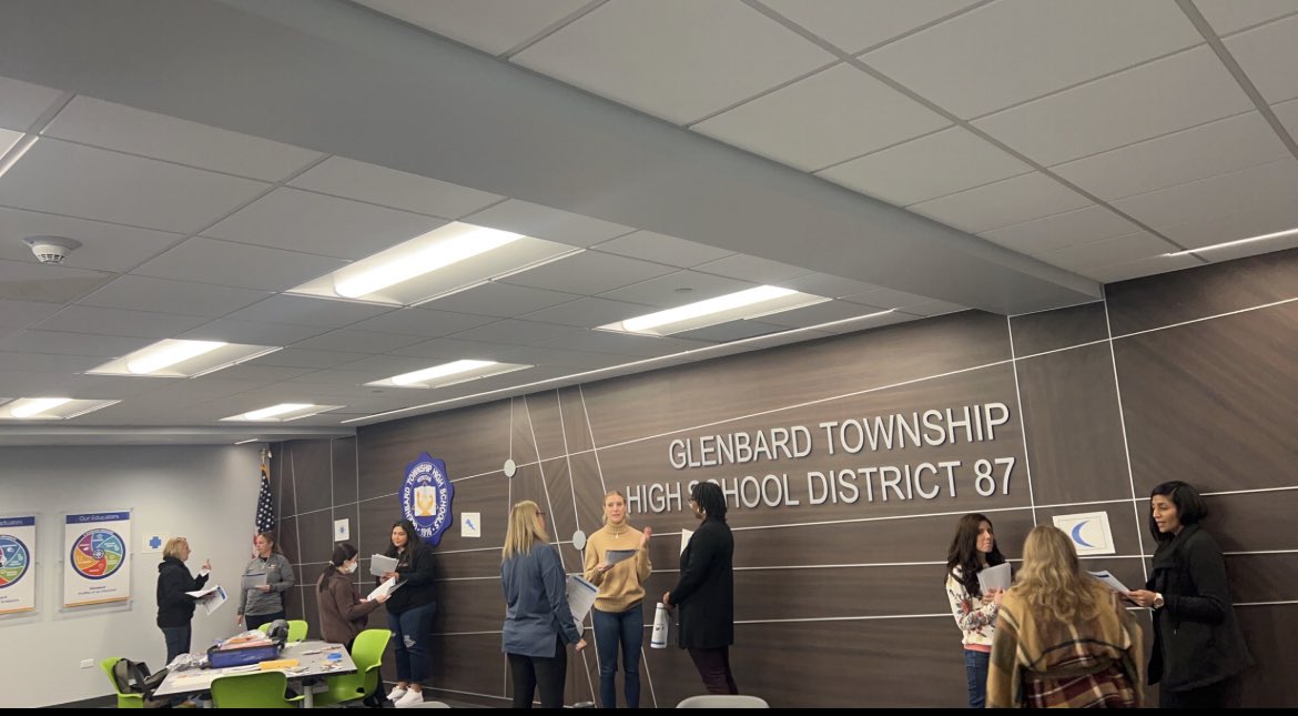 susannamelon's tweet photo. This week, District 87 has been focusing on making grade-level academic content more accessible for English language learners while at the same time promoting language development. #SIOPtraining #EnglishLearners #WeTooAreGlenbard https://t.co/C8AXJvEZCS