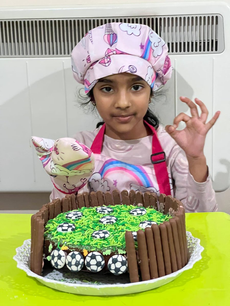 UJannavarapu's tweet photo. It's a foodball time, so Keerthana from 1IM baked a "Foodball" theme cake for the "MasterChef competition"
@Mr_Chadda @winston_way @MukhtarMiss  #WWAMasterchef https://t.co/lvtGXUBdJr