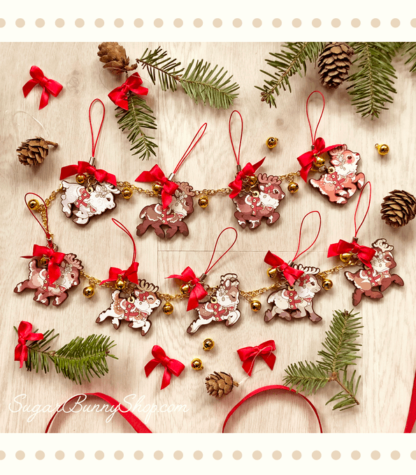 The Ungulate Express rides again! 🔔🦌🎀 Reindeer garlands, sweatshirts, gift tags, greeting cards and more are now up in the shop! 💖 