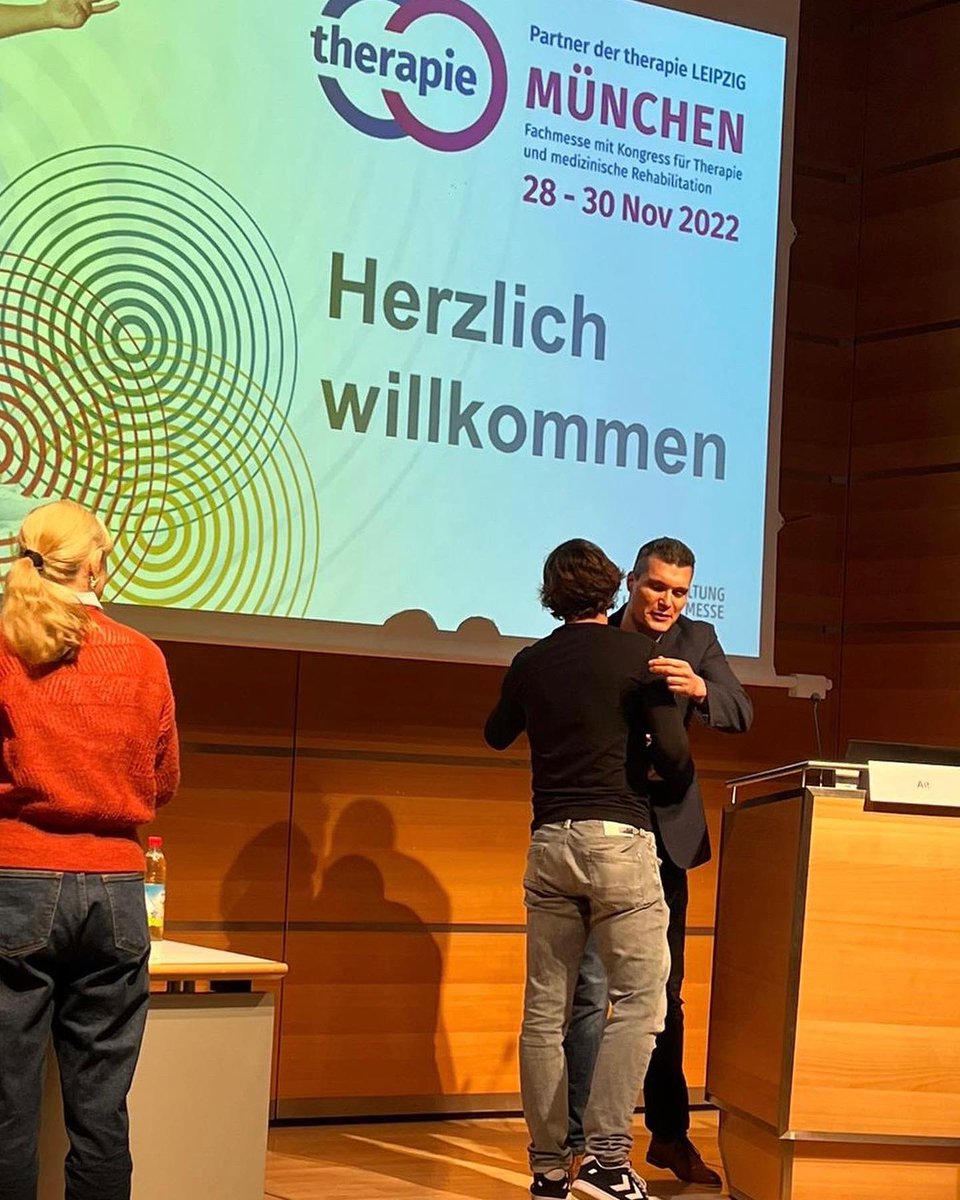 Andreas_Alt_PT's tweet photo. Nachtrag zum Seminar über „Die #physiotherapie & ihre Zukunft“ bei der #therapiemesse München
🎥 https://t.co/NbwIZ0VKTl & PDF 👉🏿 https://t.co/ex9FkOjOVC
Herzlichen Dank für das Interesse 🙏🏿@pt_Zeitschrift @EnviroPhysio #wirsindtherspie #physio2future #healthforfuture https://t.co/SOzP0HX59V