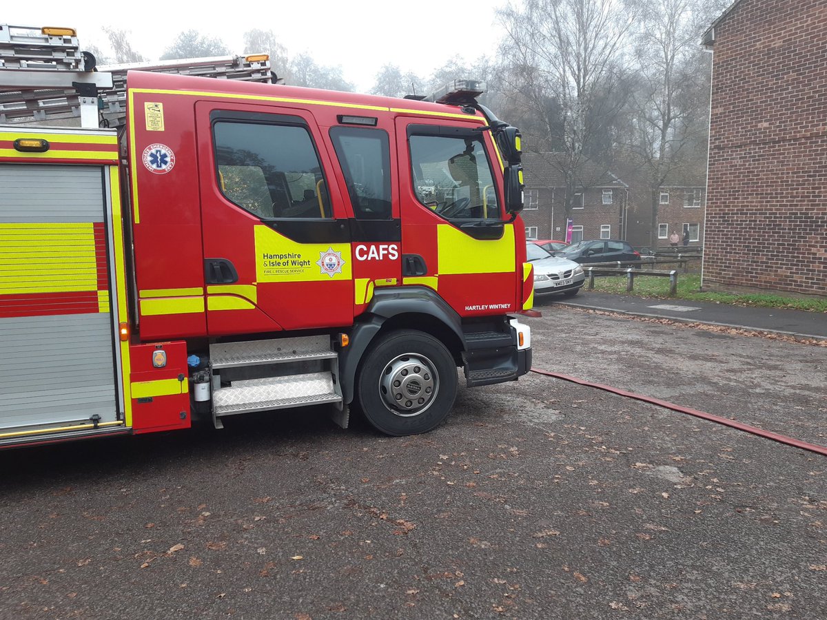 HartleyWintney8's tweet image. 12:48 08P7 @Rushmoor02 &amp;amp; @rich_hfrs mobile to a #personsreported flat fire in Fleet. Fire extinguished with 4BA 1 HRJ 1J. IEC given to 2 casualties suffering from burns and smoke inhalation. @SCAS999 @hiwfrs_control