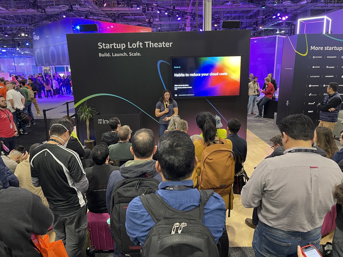 AWSstartups's tweet photo. Senior Startup Solutions Architect, @JillianForde closes out the packed #StartupLoft sessions with a talk on habits you can adopt to reduce your cloud costs. #reInvent2022 https://t.co/HMctmDLrHk