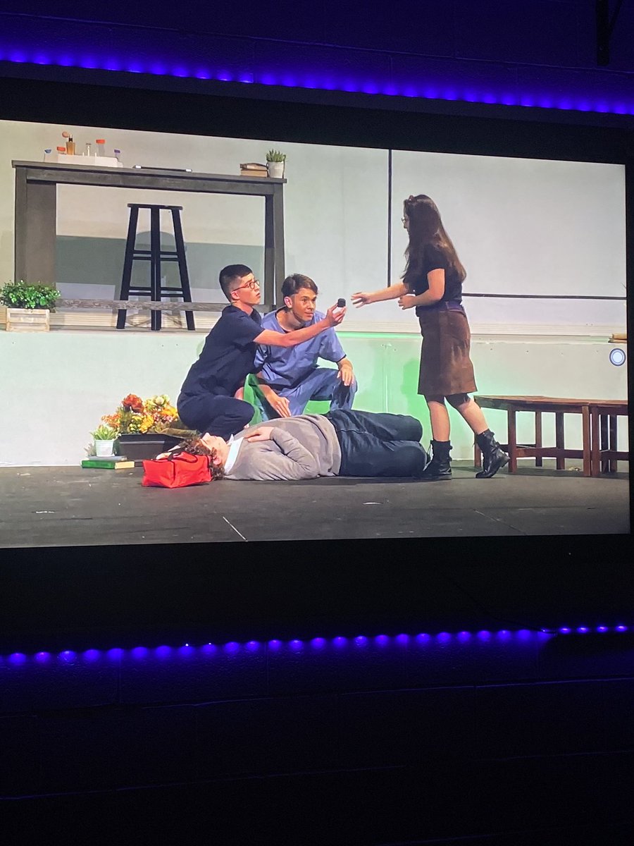carbonatedtear's tweet photo. Phew, good thing this man was proposing directly next to a hospital #pamemefest22 https://t.co/9J4gRt3w1a