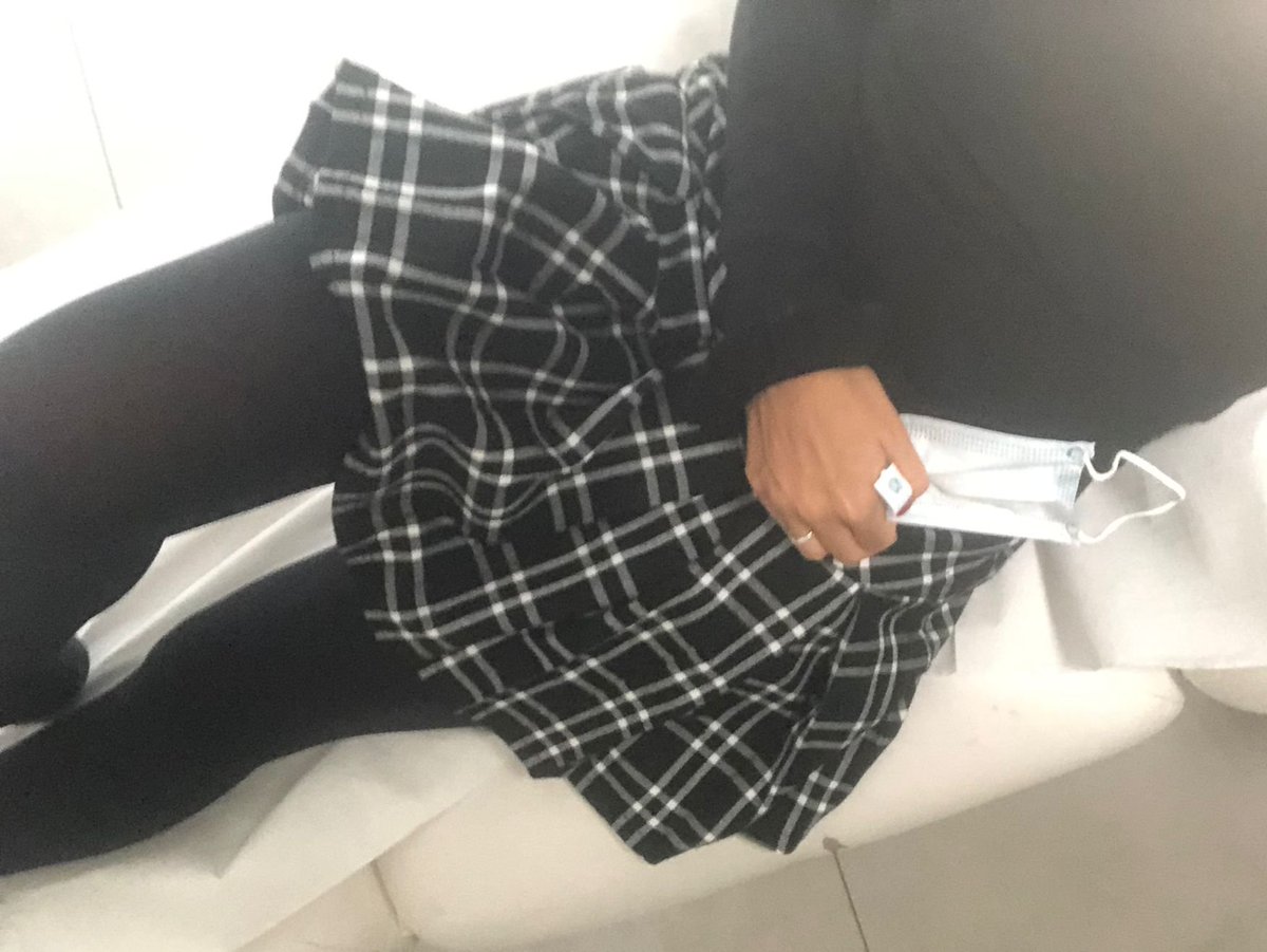 BonnetHot's tweet photo. Sulla sedia del dentista tremo... nessuno di buona volontà vuole tenere la mia manina ?? 🥼💉🏥🏥 https://t.co/h7WBq8Ljym
