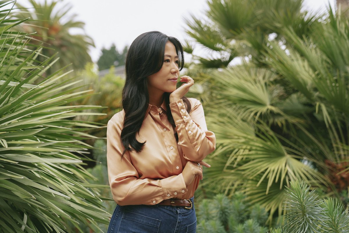 simrahfarrrukh's tweet photo. Photographed director of Turning Red, Domee Shi, for LA Times 😊 https://t.co/PxL0j144Wu