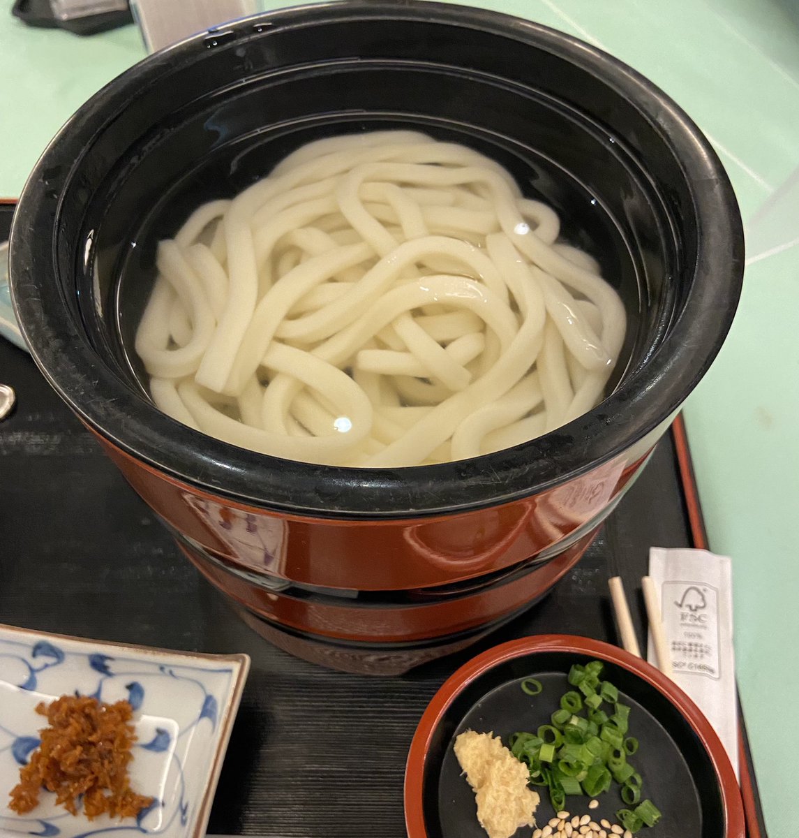 Totetitetako's tweet photo. 朝から釜揚げうどん一択。さすが丸亀のホテルの朝食。
オレさパンとコーヒー派じゃん。。 https://t.co/TLdfPSRQsL