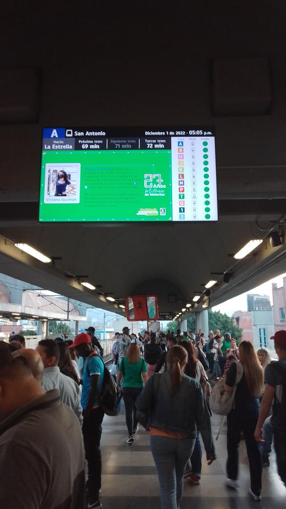 andygutie211's tweet photo. Hola tío @metrodemedellin, será que oscurece mientras espero??? 😂😂😂, mentira, pero de más que a alguien si le da algo al ver esos tiempos ... Te quiero.... https://t.co/8OP6UvTRiG