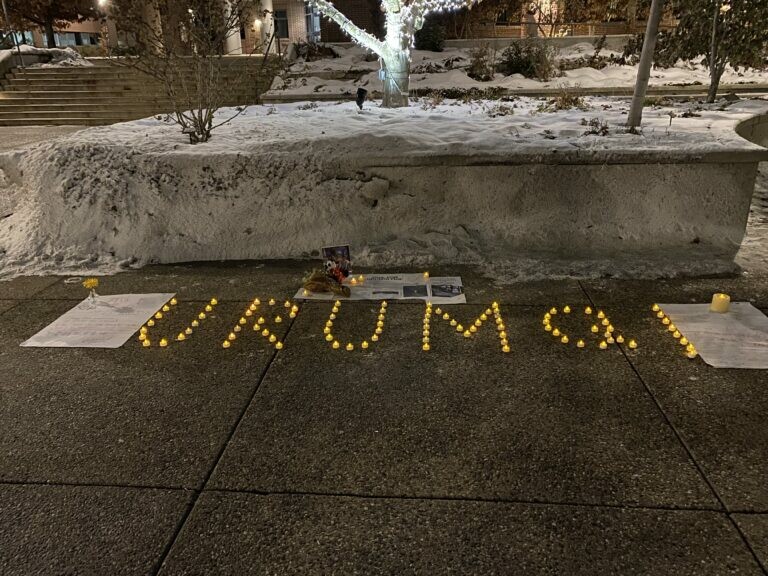 MydutyNET's tweet photo. The University of British Columbia – Okanagan Campus

在University of British Columbia-Okanagan Campus的纪念活动。
这个校区学生人数只有一万出头，中国学生估计有百余人，很惊奇能凑到几十个同学一起活动。（为保护隐私，未投稿带人的照片）
… https://t.co/1gdTHCGQud https://t.co/POcbMLPqaR