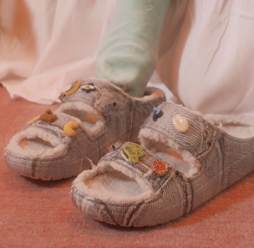 lucidgemsmedia's tweet photo. It’s Sza x Crocs second collaboration and this time it’s all about denim! 

Dropping 12.6.22 #szaxcrocs https://t.co/1QpeN8oBqP
