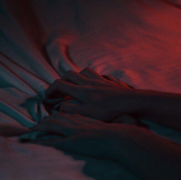suuulista's tweet photo. "ᴇᴍ ʙᴜsᴄᴀ ᴅᴇ ᴜᴍ ᴄᴏɴsᴏʟᴏ ɪᴅᴇᴀʟ" 🔞 Moralisto AUr!

Onde Calisto acaba encontrando um brinquedo para satisfazer as suas noites longe de seu namorado... E talvez para apimentar a relação dos dois.

#AOrdemNsfw #OrdemNsfw #OShippParanormal #ShippsDoOutroLado https://t.co/eObk0m9KCm