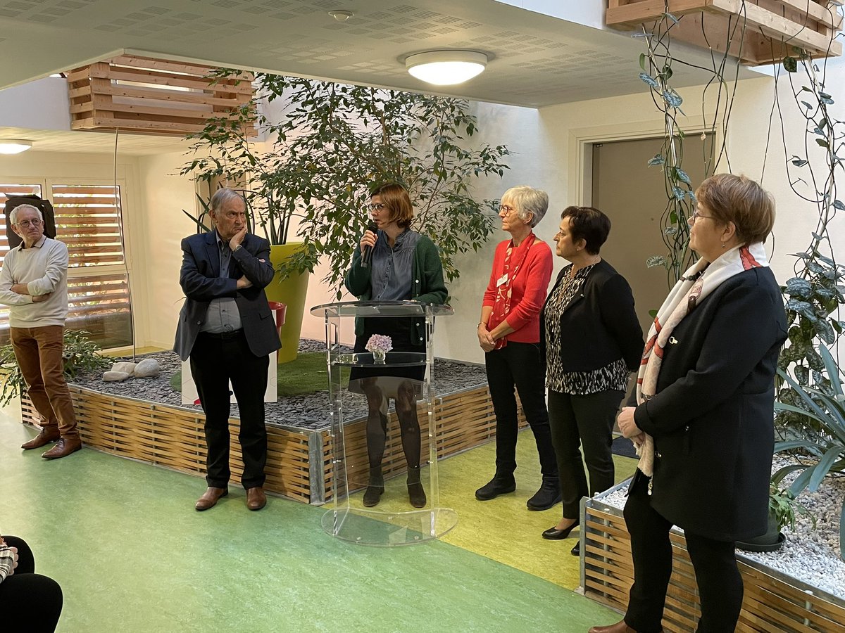 Espacil's tweet photo. [2012-2022] 🎂 Journée conviviale et festive à la Maison Helena de Gévezé pour son 10ème anniversaire. 💬 Plus qu’un habitat dédié aux seniors autonomes, c’est un véritable projet de vie innovant, visionnaire, initié en 2012, qui continue de se développer ! https://t.co/N6a4A5bK2X