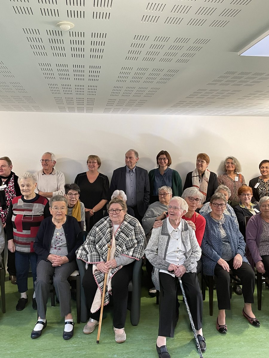 Espacil's tweet photo. [2012-2022] 🎂 Journée conviviale et festive à la Maison Helena de Gévezé pour son 10ème anniversaire. 💬 Plus qu’un habitat dédié aux seniors autonomes, c’est un véritable projet de vie innovant, visionnaire, initié en 2012, qui continue de se développer ! https://t.co/N6a4A5bK2X