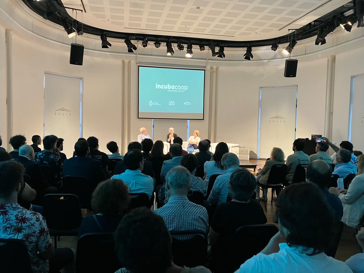 ¡Estamos en el Encuentro Incubacoop en el Teatro Solis! Participan el director de Inacoop, Julio Valdéz, la vicepresidenta de <a href="/Cudecoop_uy/">Cudecoop</a> Marísol Fuentes y la directora de Dinapyme del <a href="/MIEM_Uruguay/">MIEM Uruguay</a> <a href="/ana_antia/">Ana Ines Antía Behrens</a>