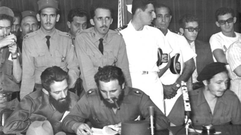 #66DeVictorias  Las Fuerzas Armadas Revolucionarias y el Ministerio del Interior, hermanos de más de seis décadas en la defensa, la garantía de la seguridad y el orden interior. La unidad y la fuerza del #PuebloUniformado