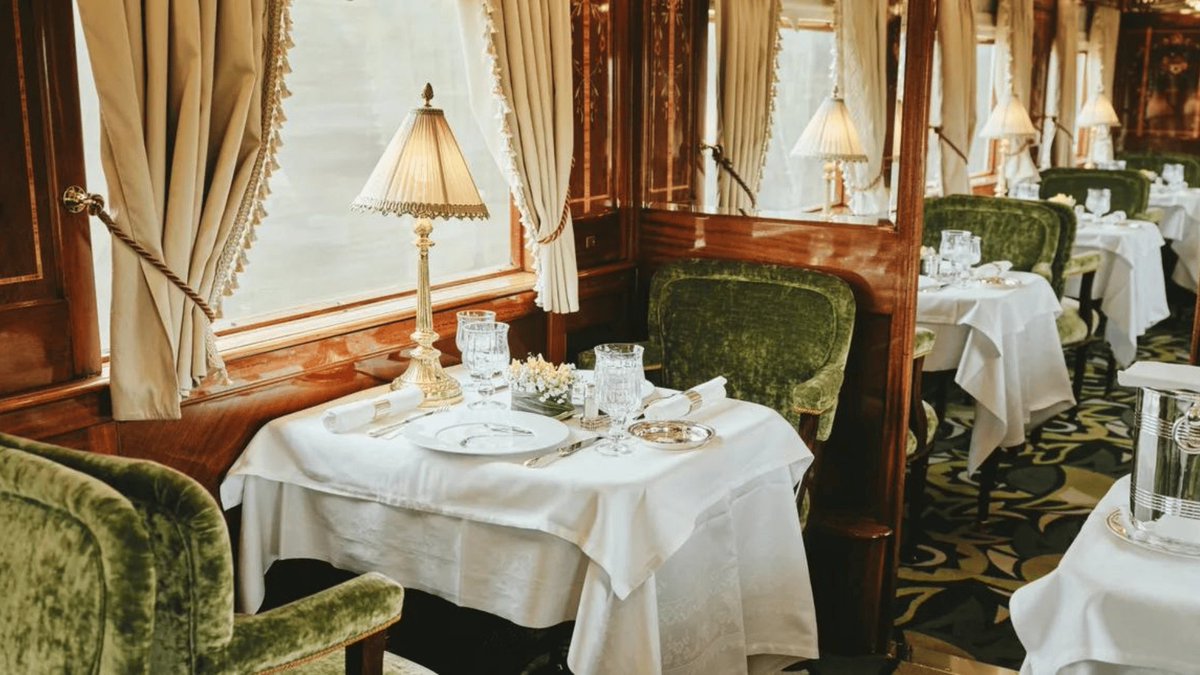 Ame_designer's tweet photo. هذا القطار اسمه "orient express" يقدم رحله فاخره عبر اوروبا، وكأنكم دخلتوا كبسوله كلاسيكيه عبر الزمن🤍 
تحمست له مره وجيت احجز الاسبوع الجاي لقيت اقرب رحله متوفره عليه بعد ٦ شهور! https://t.co/Wle7xP2sVE