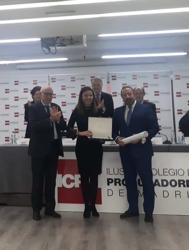veruskie's tweet photo. Muy agradecida al Colegio de Procuradores de Madrid por la “Mención honorífica” otorgada en el dia de hoy…. Todo un honor!!! ⁦@ICPMad⁩ https://t.co/4szlHV4djL