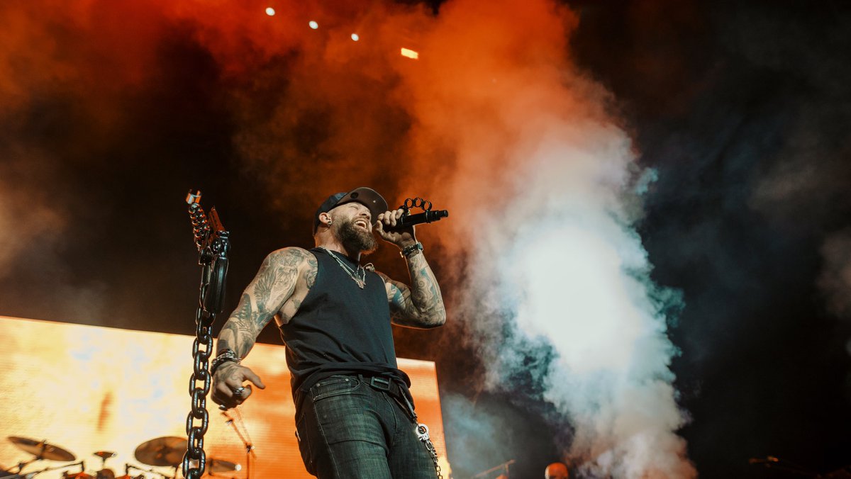 brantleygilbert's tweet image. When there’s only one more day til #theweekend 🤘🏼 #bgnation