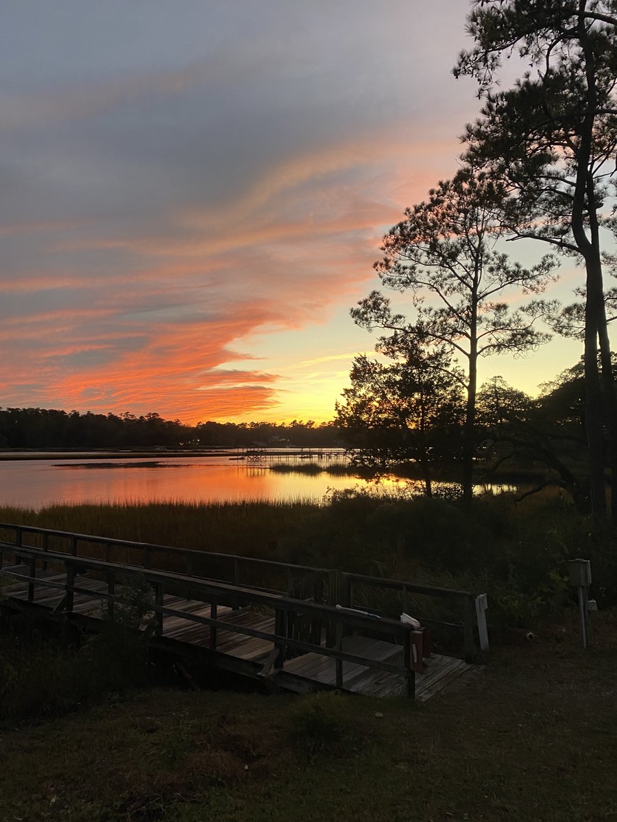 AnnaOuchchy's tweet photo. View from my evening walk https://t.co/FB9TNPg6vI