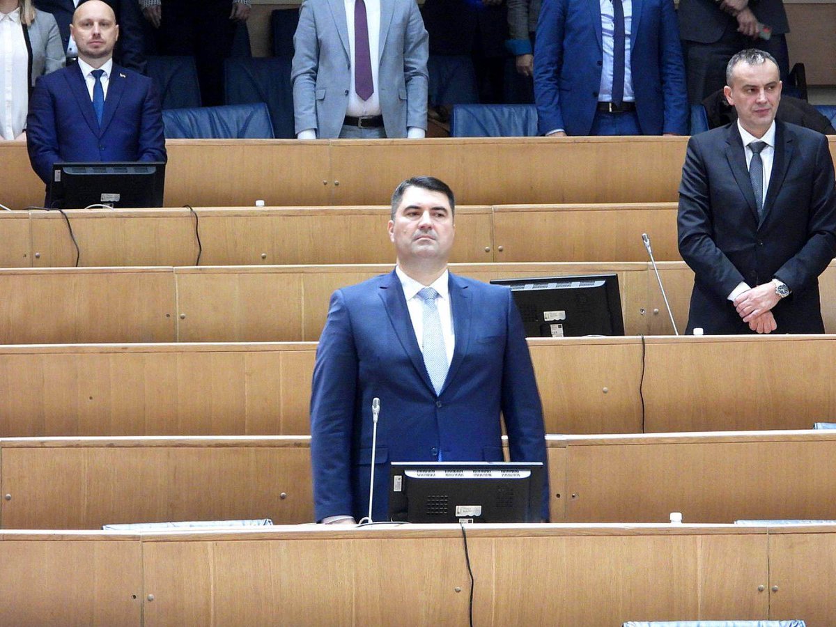 📌Данас је одржана конститутивна сједница Представничког дома Парламентарне скупштине БиХ. 
✅На овом мјесту, захваљујући повјерењу које сте ми указали, имаћу прилику бранити интересе нашег народа и наше Републике. Настављамо одговорно и вриједно радити!