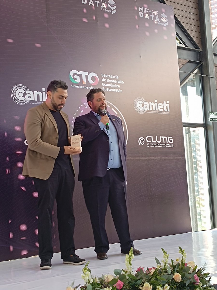 CANIETIGto's tweet photo. ¡Muchas gracias por acompañarnos Iván Velázquez CEO de #DrPyme!
#CANIETI #Celaya #Guanajuato
#MiPymeData2022 https://t.co/Dfl4N06md5