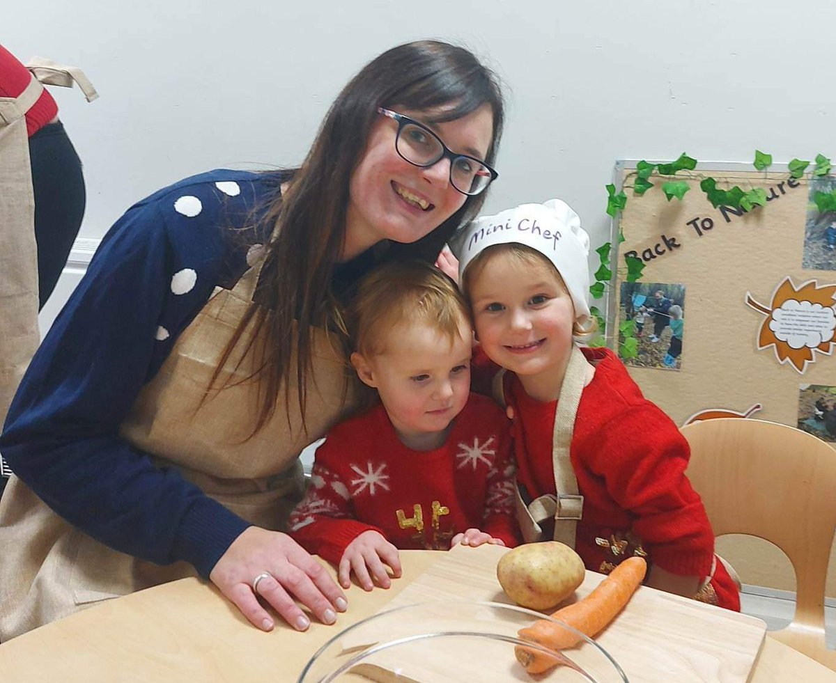 kelly_freck's tweet photo. Emily had loads of fun with her nursery friends today at @beanxnursery. Tonight she wanted to use her pack and make soup at home. She even let her little sister lottie help to prepare the vegetables. Both girls really enjoyed their homemade soup! 
#MarvellousMiniChefs https://t.co/Yh4tyeszVb