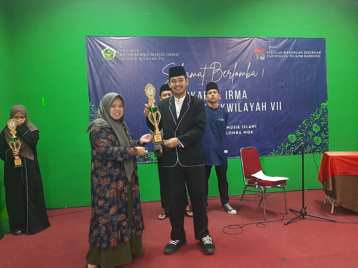 OfficialSmkn's tweet photo. Muhammad fadhil  yang merupakan siswa XI MM 3 mendapat juara 1 dalam lomba dakwah lokakarya IRMA tingkat cadisdik wil VII yaang selanjutnya  akan mewakili cadisdik wil VII utk tingkat Jabar di Gedung Sate.Tetap semangat, dan berikan yang terbaik !
@disdik_jabar @cadisdik7 https://t.co/YciWSEod2M