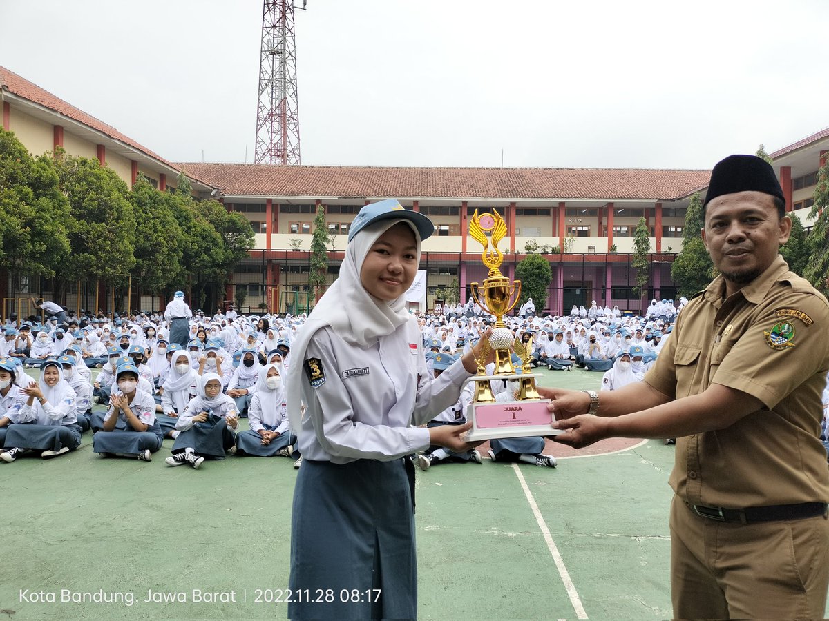 OfficialSmkn's tweet photo. Tia Riskiawati , siswi Kelas 12 AkL 2 meraih Juara  1 pada Lomba Accounting Competition PSAIC 5.0 yg diselenggarakan oleh Himpunan Mahasiswa Akuntansi Sektor Publik FEB Universitas Padjadjaran. 
Semoga jadi motivasi untuk selalu mengukir prestasi.
@disdik_jabar @cadisdik7 https://t.co/I9KtHmPmXU