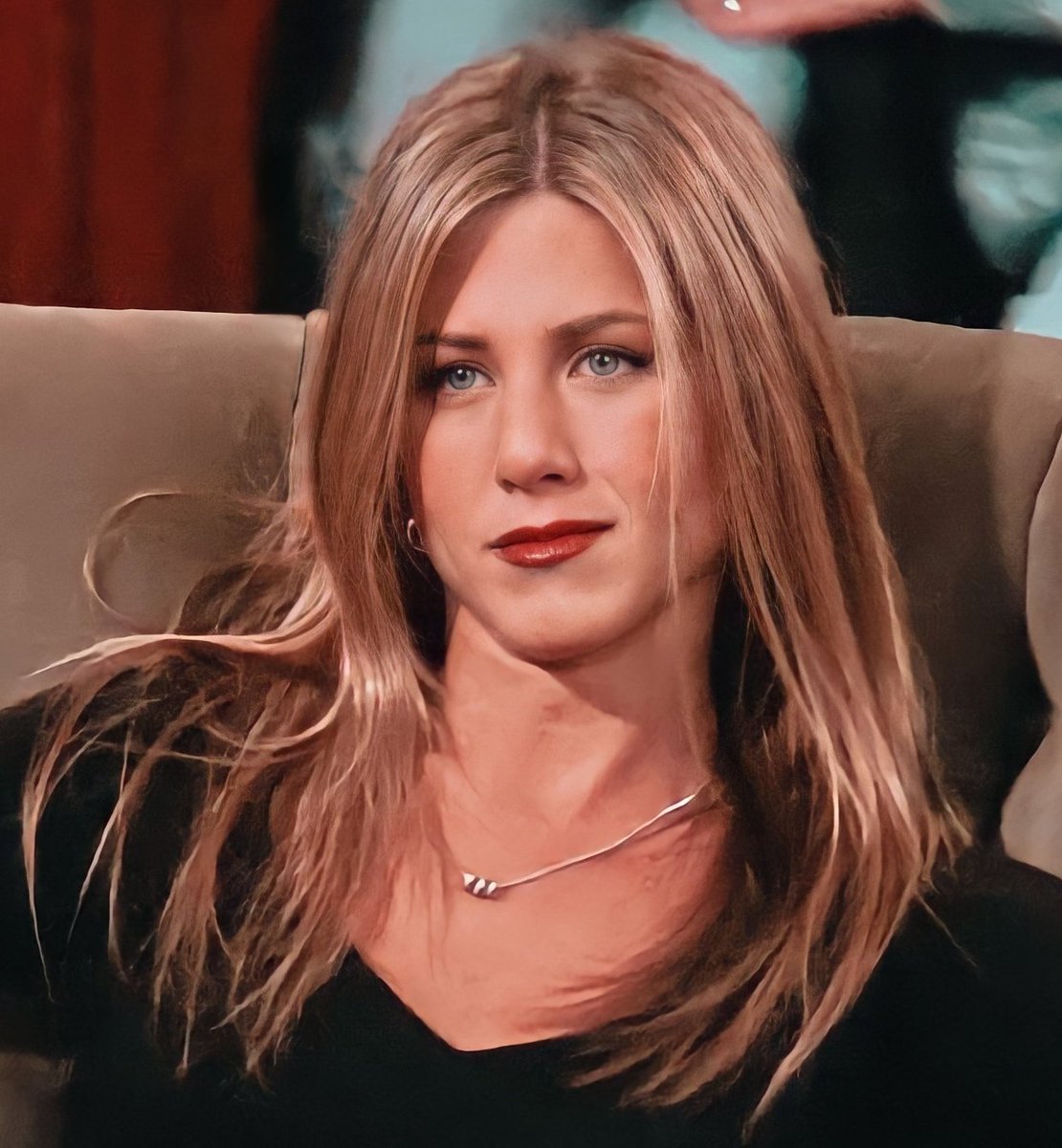 Matthew Perry, "Friends" çekilirken Jennifer Aniston'a aşık olduğunu itiraf ediyor..