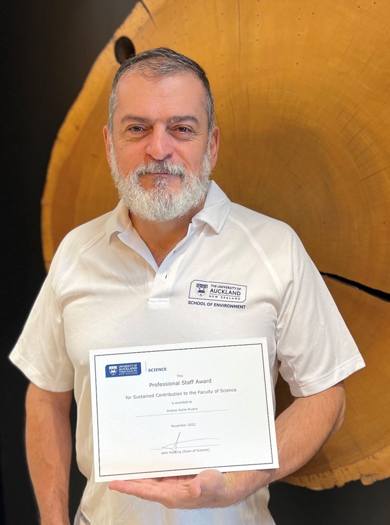 We're thrilled to announce that Andres Arcila-Rivera has received a @ScienceUoA Professional Staff Excellence Award. This award acknowledges Andres' outstanding effort in the performance of his duties over multiple years, in support of the Faculty’s strategic priorities 🥳