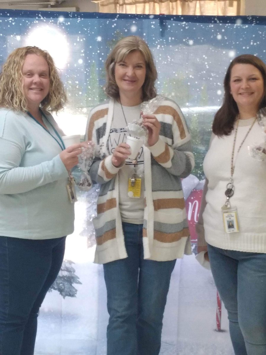 JackPNixSchool's tweet photo. Jack P. Nix PTO took our staff to the North Pole today with sweet treats and hot chocolate bombs for Staff Appreciation!!!! Thank you to our FABULOUS PTO for your support! https://t.co/GBMU8jViuy