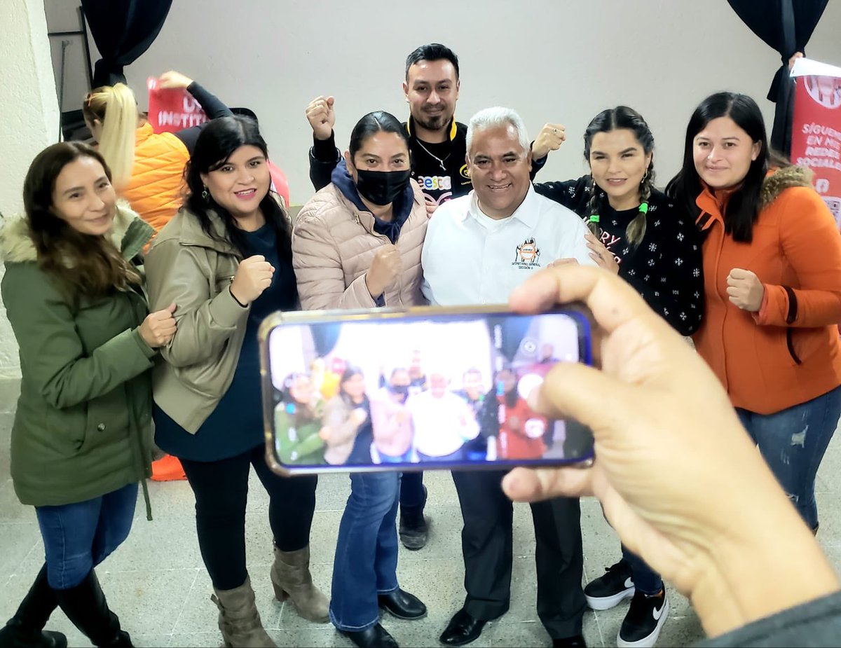 Esta tarde tuve la oportunidad de entablar un diálogo abierto y refrendar nuestro compromiso de continuar esta lucha en unidad para alcanzar el triunfo con mis amigas y amigos de #Nava.

*Nosotros NO ofendemos… nosotros proponemos*

#VotaNaranja 🟠 
#UnidosSomosMásFuertes 🤝